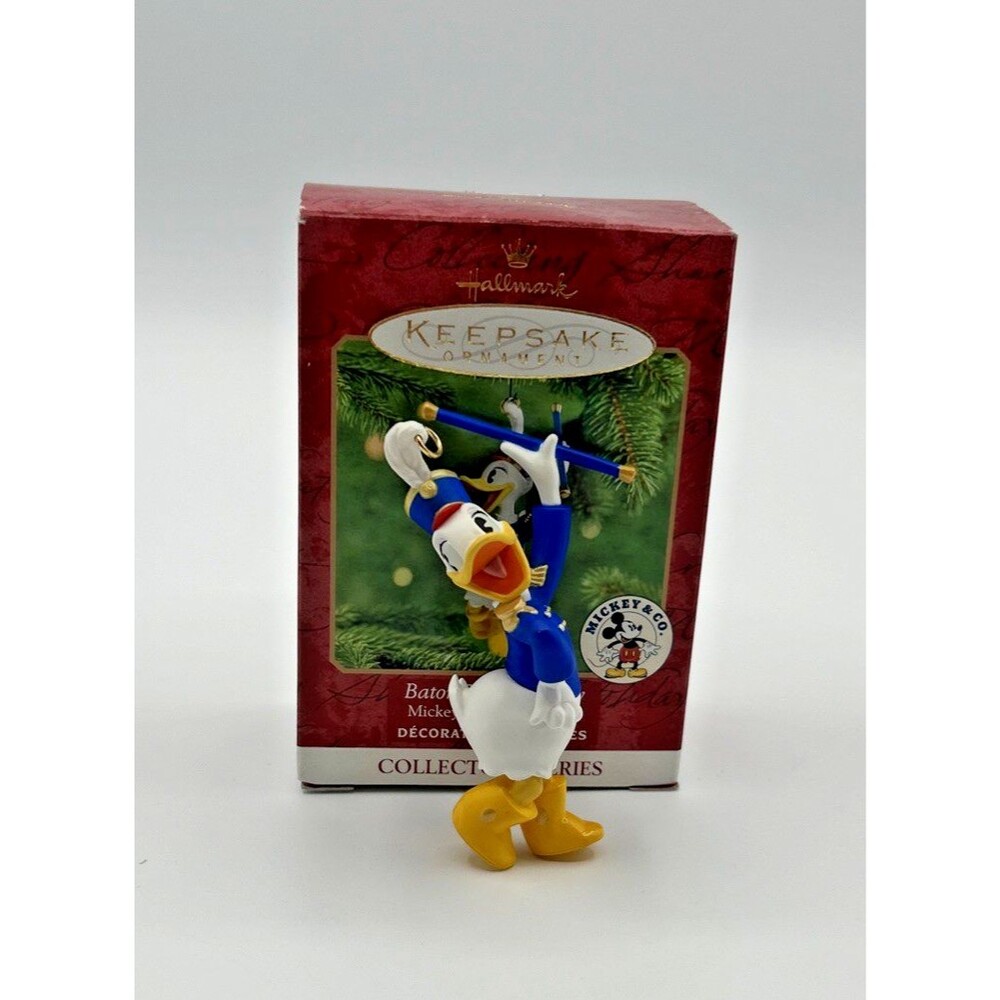 VTG Hallmark Keepsake Ornament Baton Twirler Daisy Mickey's Holiday Parade 2000!